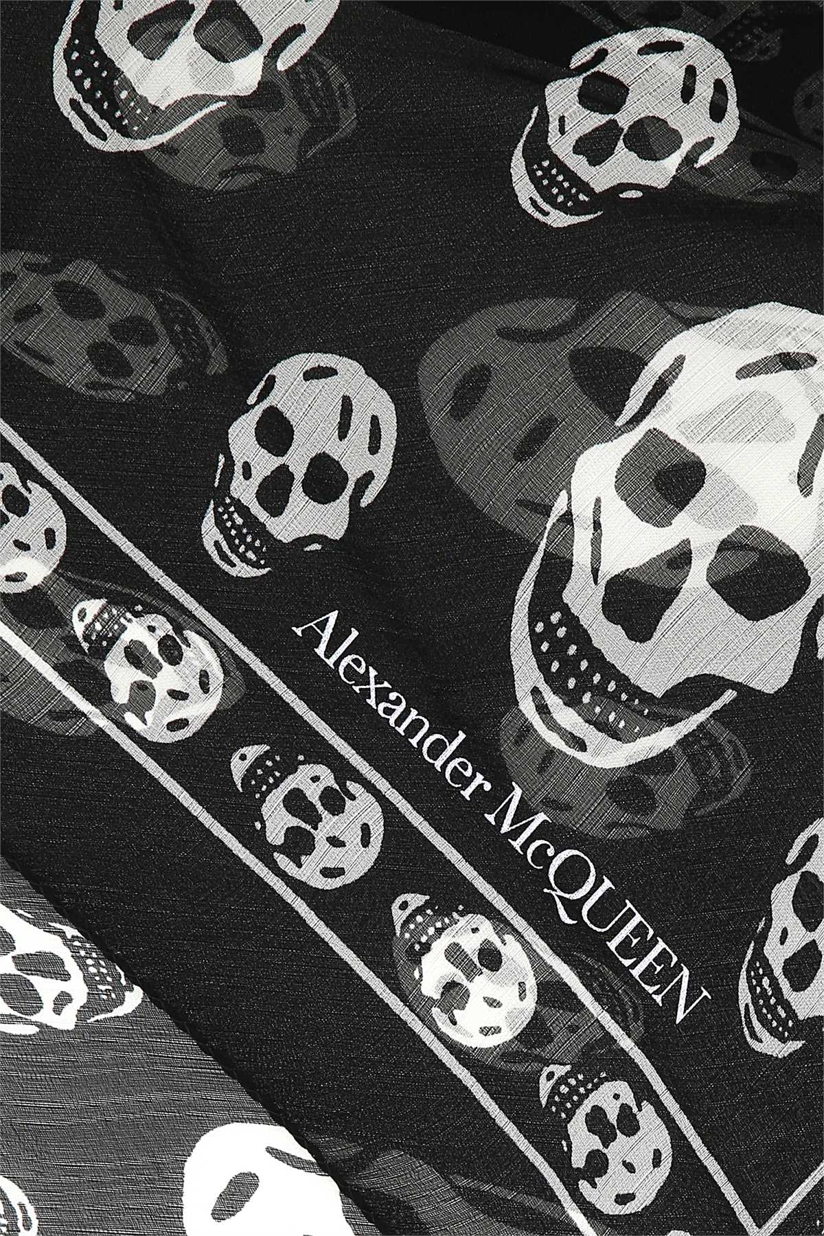 Alexander McQUEEN SKULL SILK SCARF 5577174Q0601078