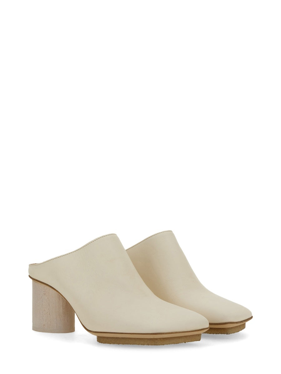 UMA WANG LEATHER MULE. US9193UW101