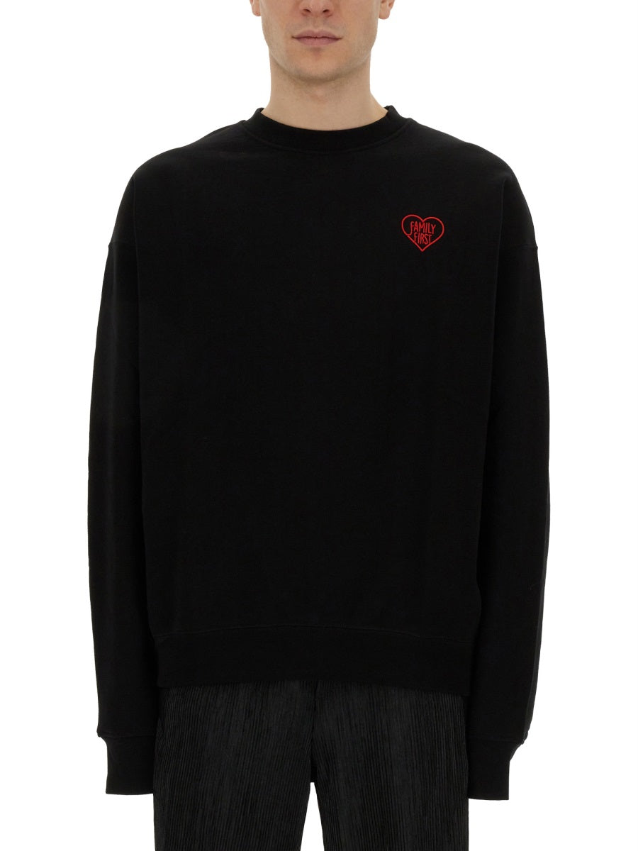 FAMILY FIRST SWEATSHIRT WITH HEART EMBROIDERY SS2403BLACK