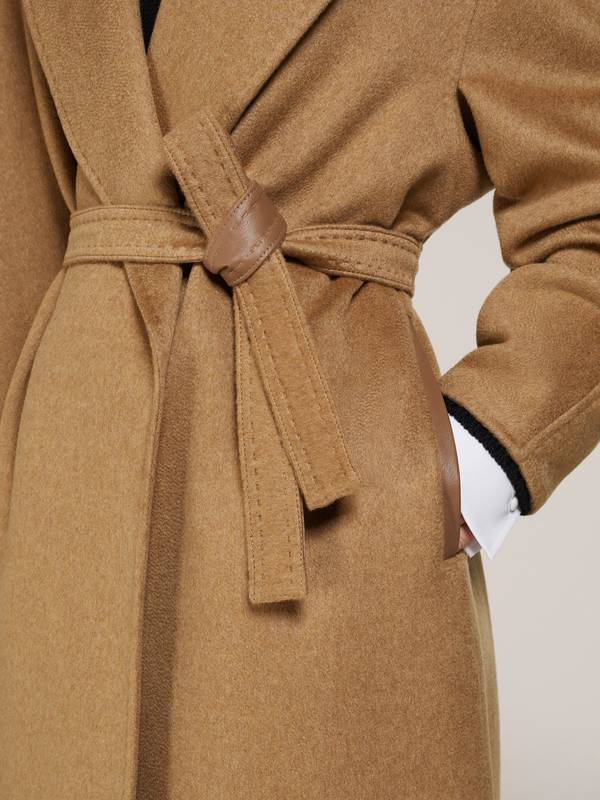 Max Mara Coats Beige 2421016135600009