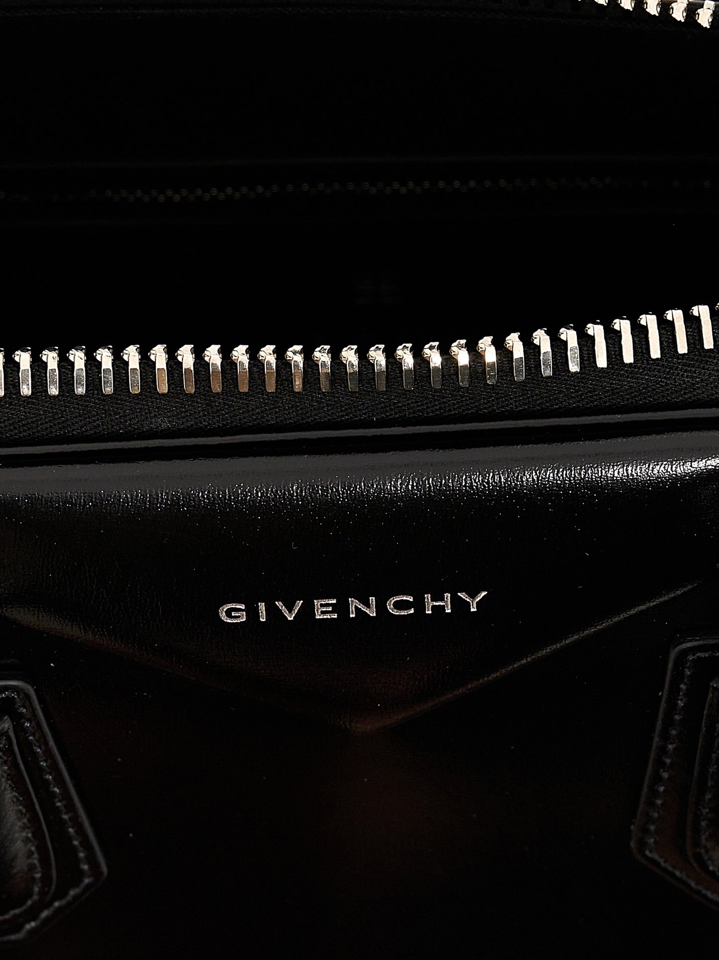 GIVENCHY 'ANTIGONA' SMALL HANDBAG BB50TPB1R0001