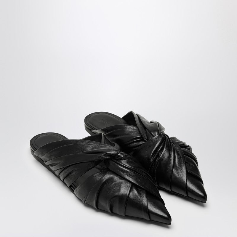 GIVENCHY Twist flat mule in black leather BE2022E27DO_GIV-001