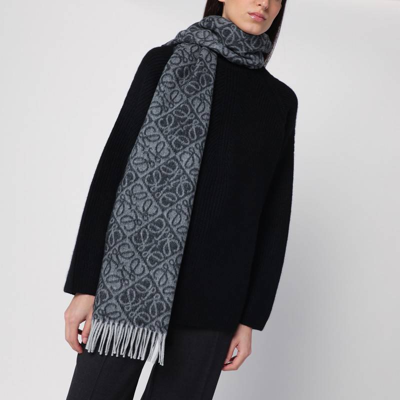 LOEWE Grey Anagram wool and cashmere scarf F811SS1X01WOQ_LOEW-1140（スカーフ・マフラー）  | ロエベのファッション通販 - Stok