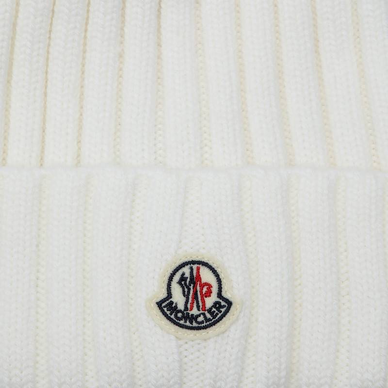 Moncler White bonnet with pon pon 3B000-27M1131P_MONCL-034